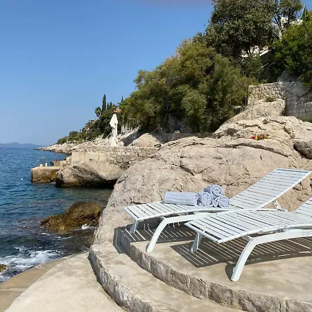 Charming Seafront At Mara Apartment *