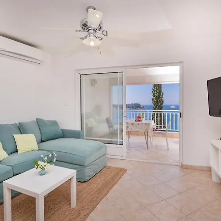 Charming Seafront At Mara *