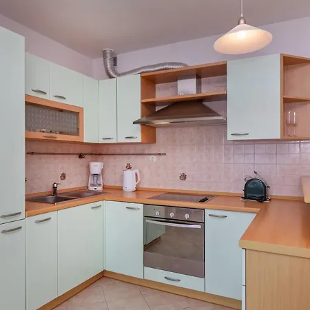 Charming Seafront At Mara Lägenhet *