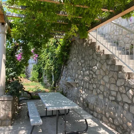 Charming Seafront At Mara