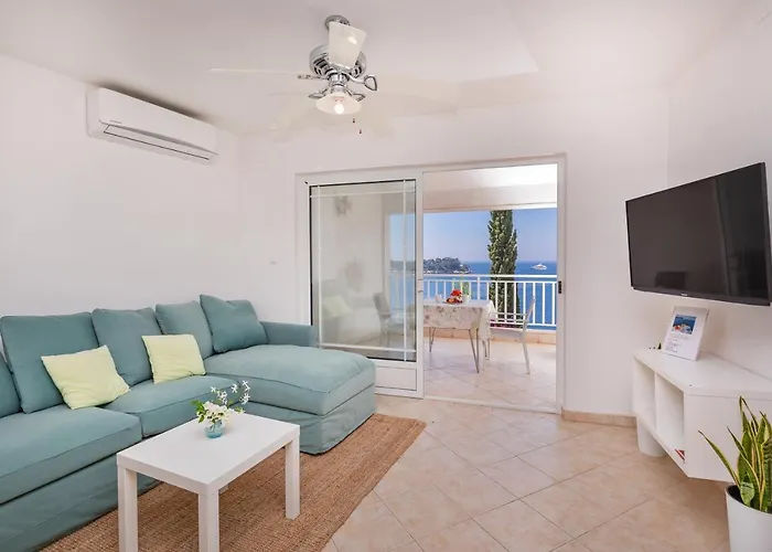 Charming Seafront At Mara *