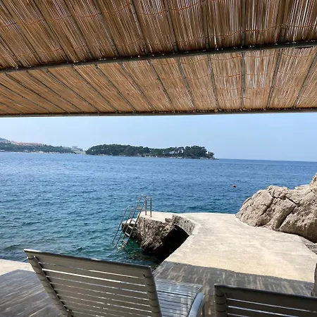 Charming Seafront At Mara Apartment
